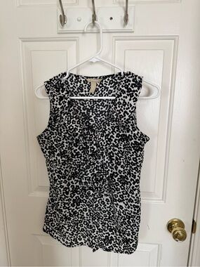 Banana Republic Black and White Ruffle Front Sleeveless Camisole Top